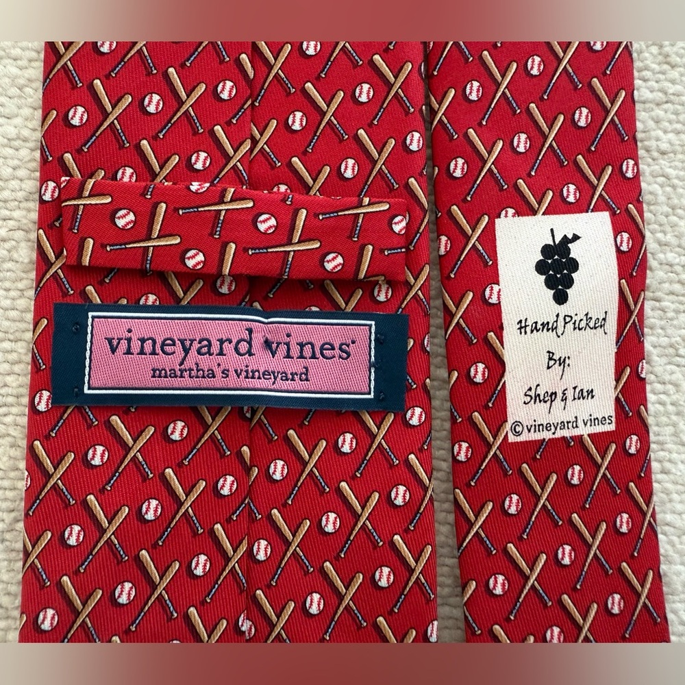 Vineyard Vines | Baseball Bats Tie | 100% Silk | EUC